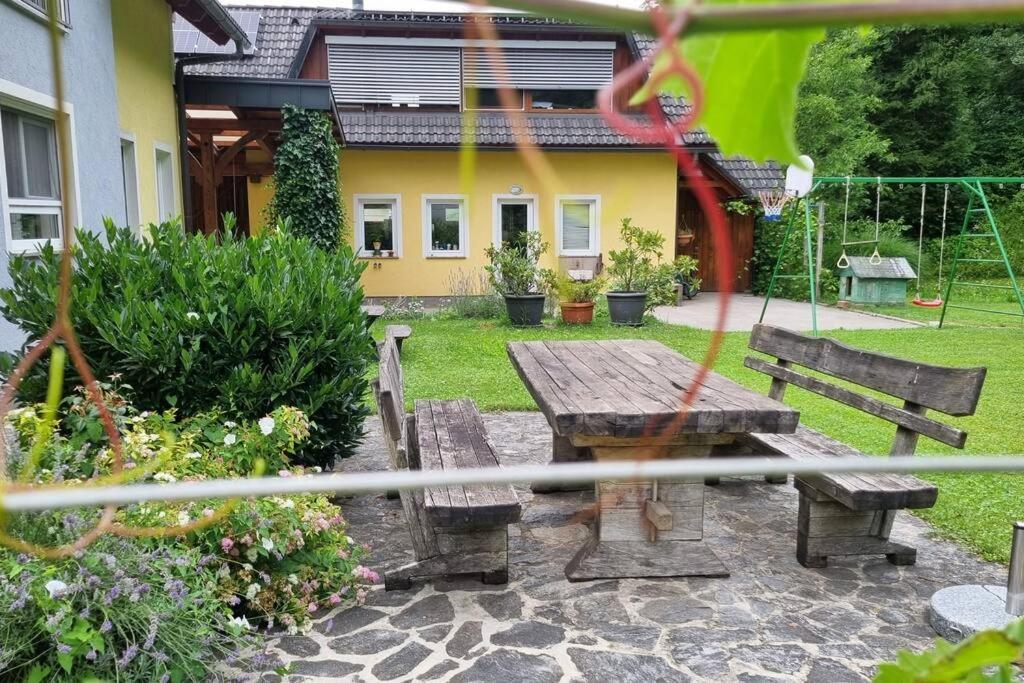 Country Retreat, Near Ljubljana City, Apartma Na Vasi, Blizu Mesta Ljubljana Apartment Medvode Ngoại thất bức ảnh