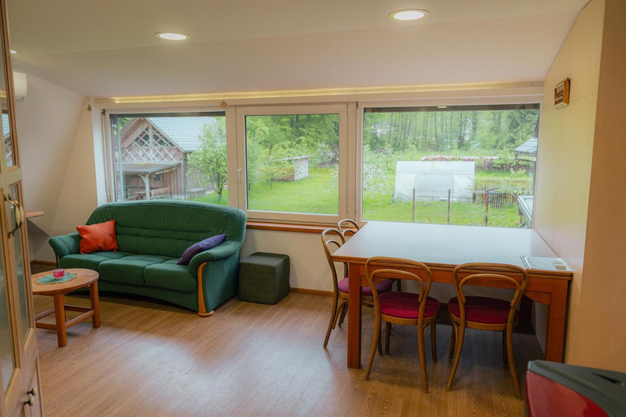 Country Retreat, Near Ljubljana City, Apartma Na Vasi, Blizu Mesta Ljubljana Apartment Medvode Ngoại thất bức ảnh