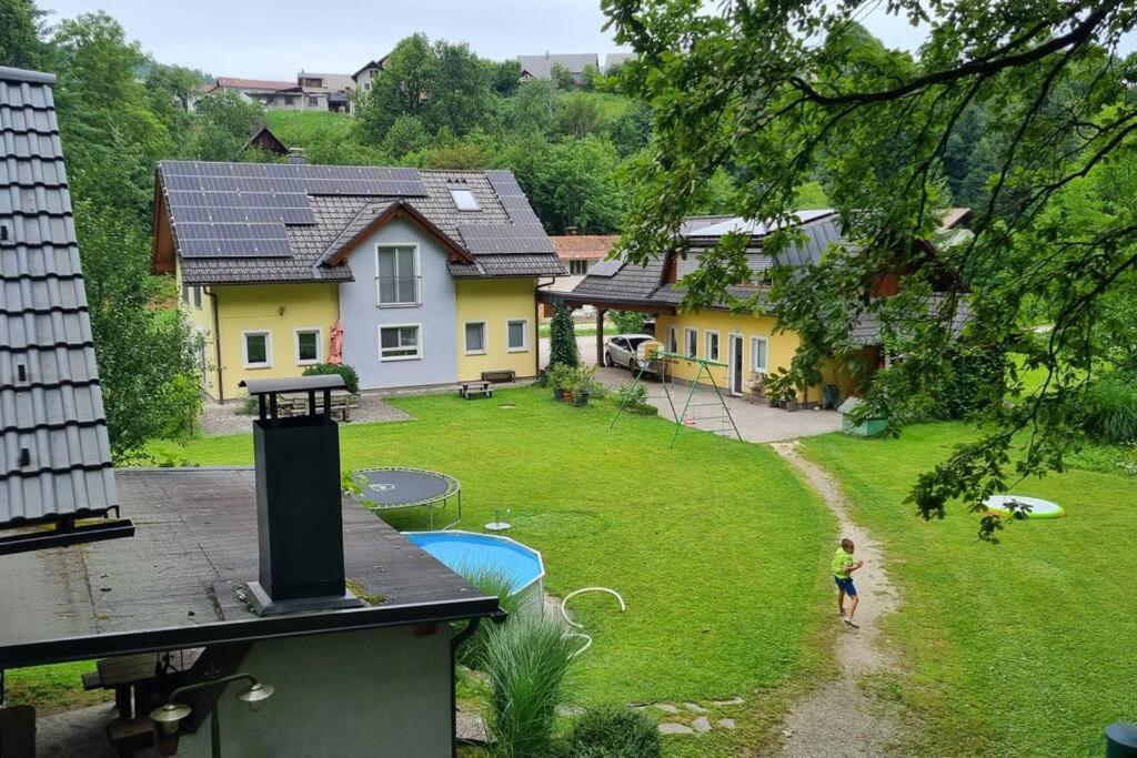 Country Retreat, Near Ljubljana City, Apartma Na Vasi, Blizu Mesta Ljubljana Apartment Medvode Ngoại thất bức ảnh